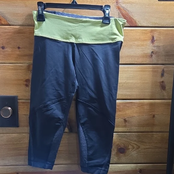 lululemon athletica Womens Sz 4 Bike Shorts - Picture 1 of 3